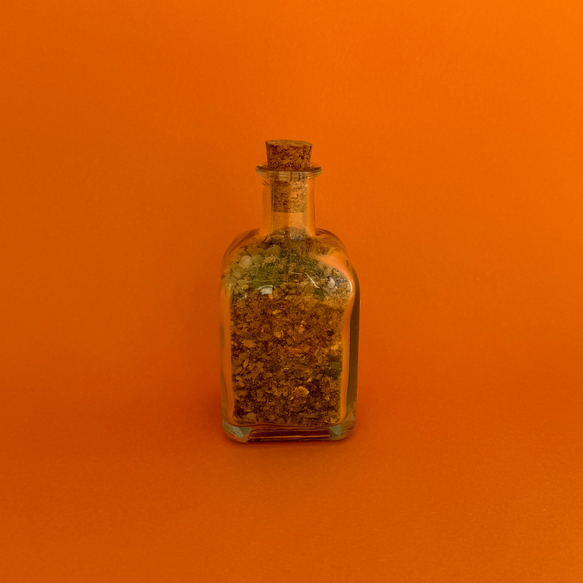 La combinación única de ingredientes ofrece una herramienta poderosa para aquellos que desean limpiar su energía, abrir caminos hacia el amor auténtico y atraer abundancia, protección y claridad en todos los ámbitos de su vida.